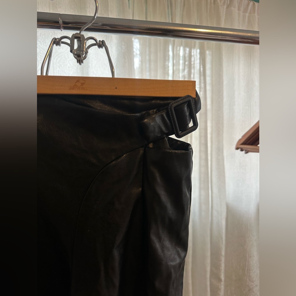BLACK FAUX LEATHER PANTS